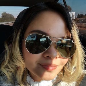 Meet your Posher, Carlin